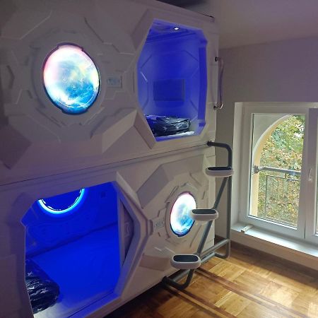Panda Victor Space Capsule Hostel-Neo Nomad เบลเกรด ภายนอก รูปภาพ