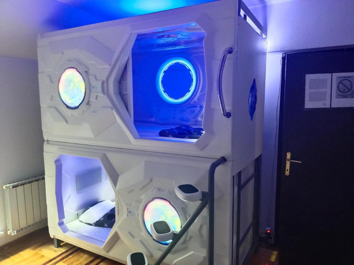 Panda Victor Space Capsule Hostel-Neo Nomad เบลเกรด ภายนอก รูปภาพ