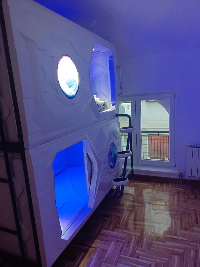 Panda Victor Space Capsule Hostel-Neo Nomad เบลเกรด ภายนอก รูปภาพ