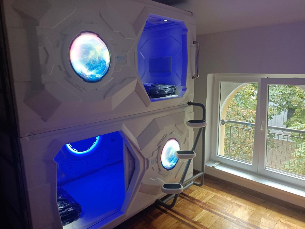Panda Victor Space Capsule Hostel-Neo Nomad เบลเกรด ภายนอก รูปภาพ