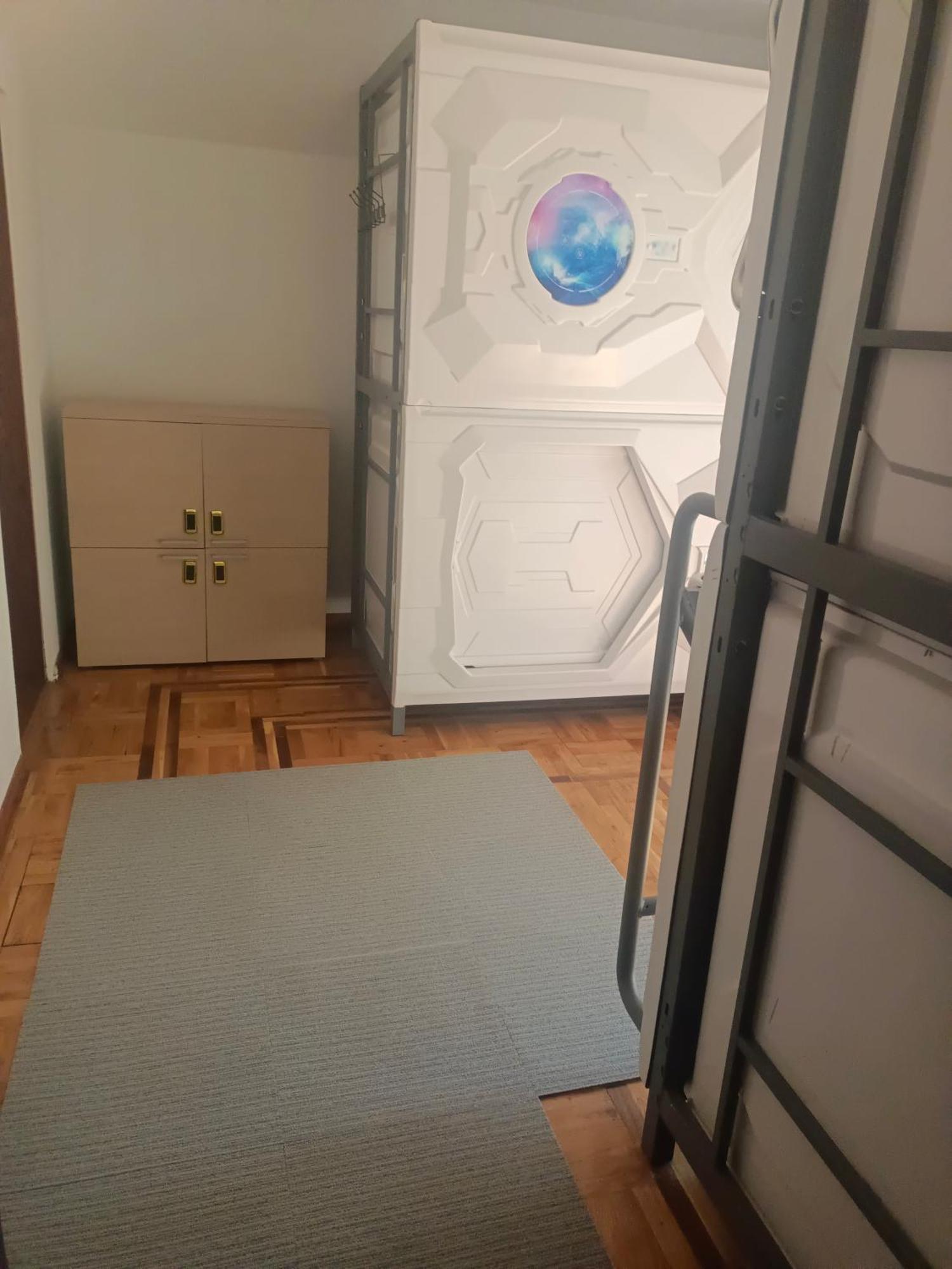 Panda Victor Space Capsule Hostel-Neo Nomad เบลเกรด ภายนอก รูปภาพ